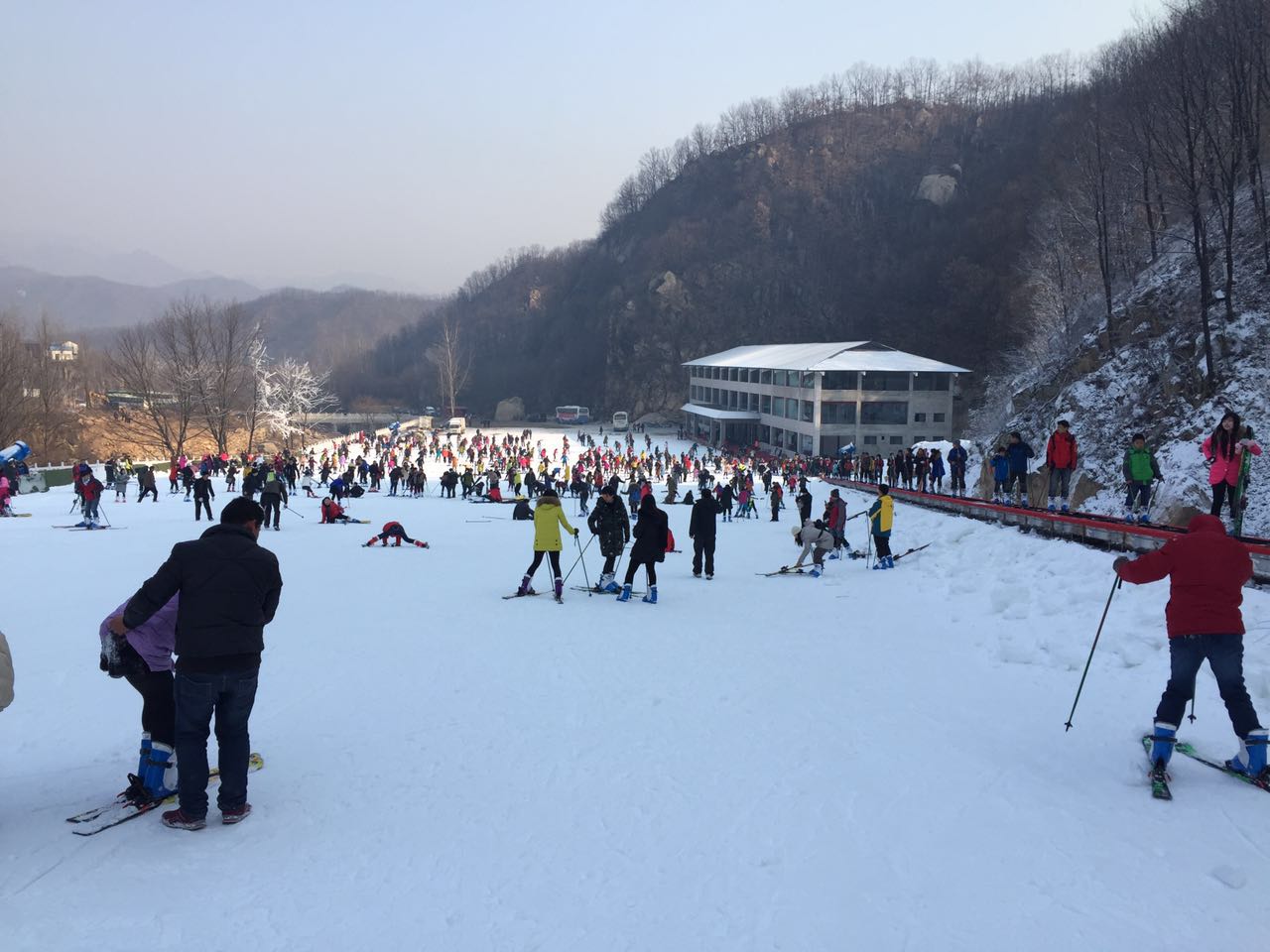 河南平頂山大峽谷滑雪場游樂場成功開幕，河北迪特加油助威